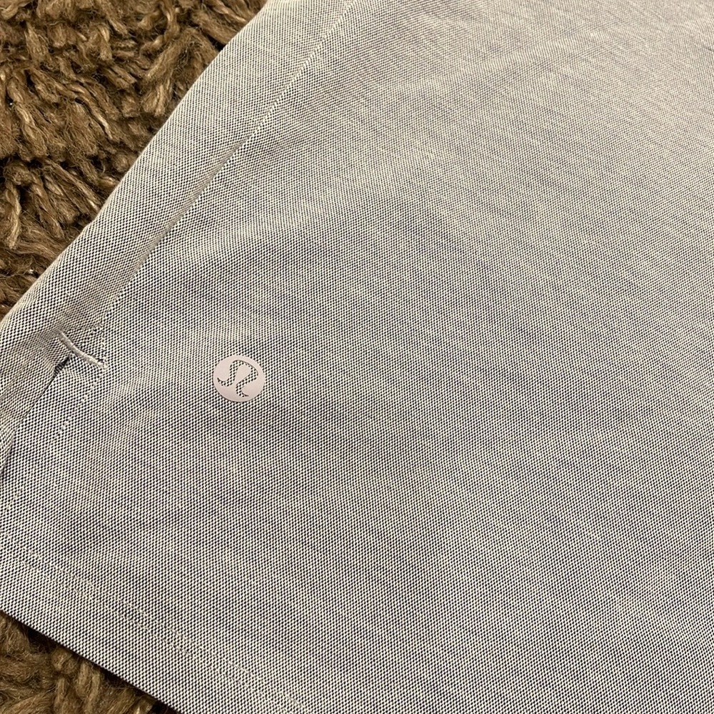 Mens Lululemon Short Sleeve chest
Pocket relaxed Size m - Picture 4 of 7